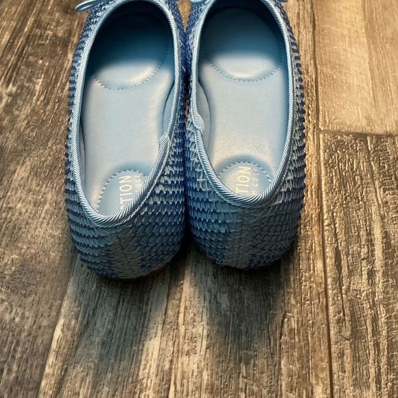 Kenneth Cole Light Blue Textured Flats with Bow Size 9 - Picture 4 of 12